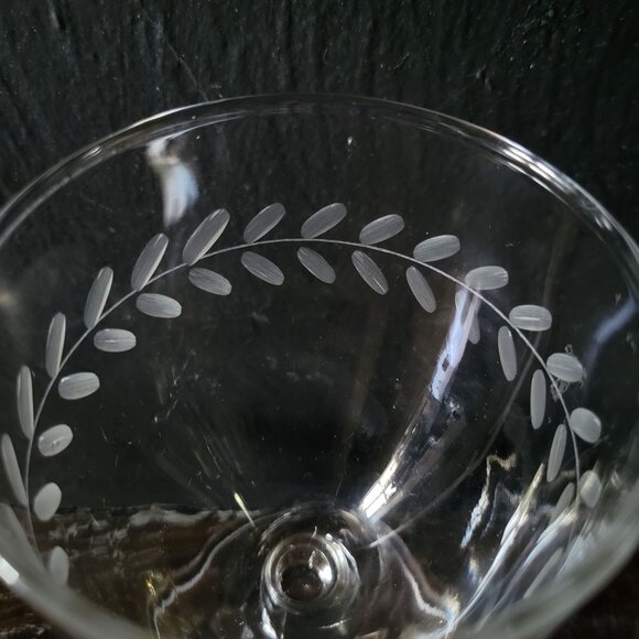 Set of 3 Vintage Laurel Leaf Band Drinking Glasses, Etched Glass Water Goblet - Picture 5 of 5